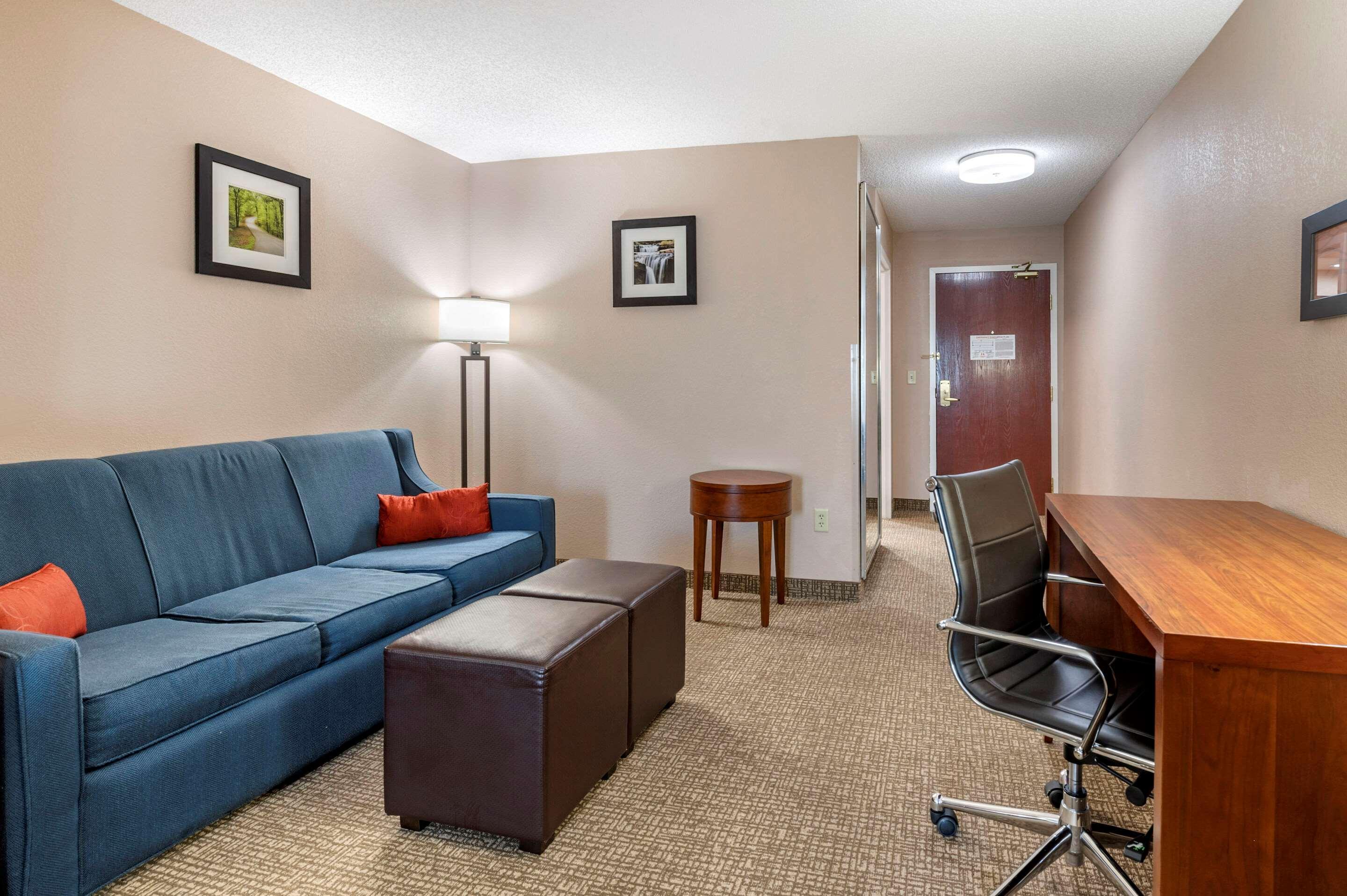 Comfort Inn & Suites Лоренсберг Экстерьер фото