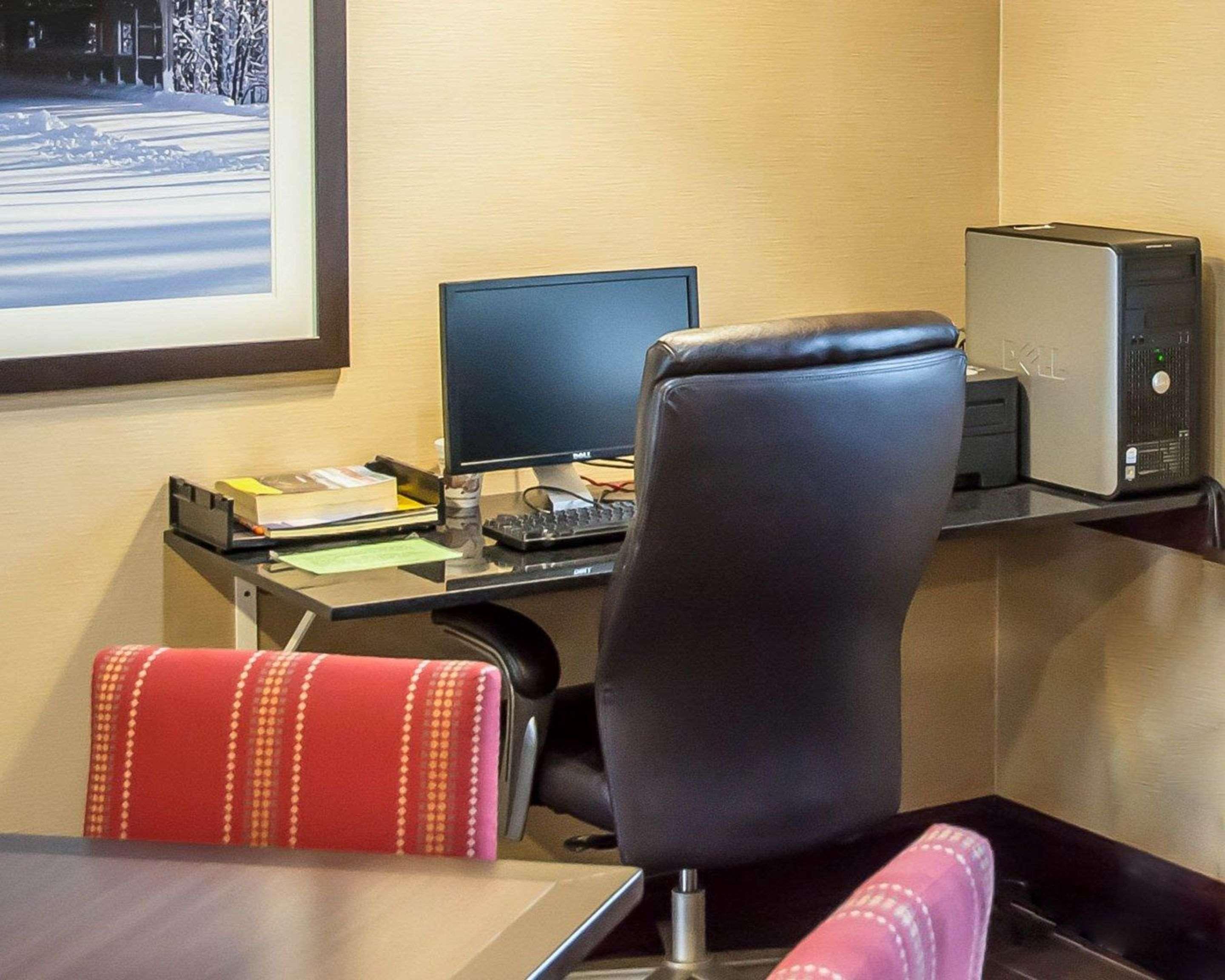 Comfort Inn & Suites Лоренсберг Экстерьер фото