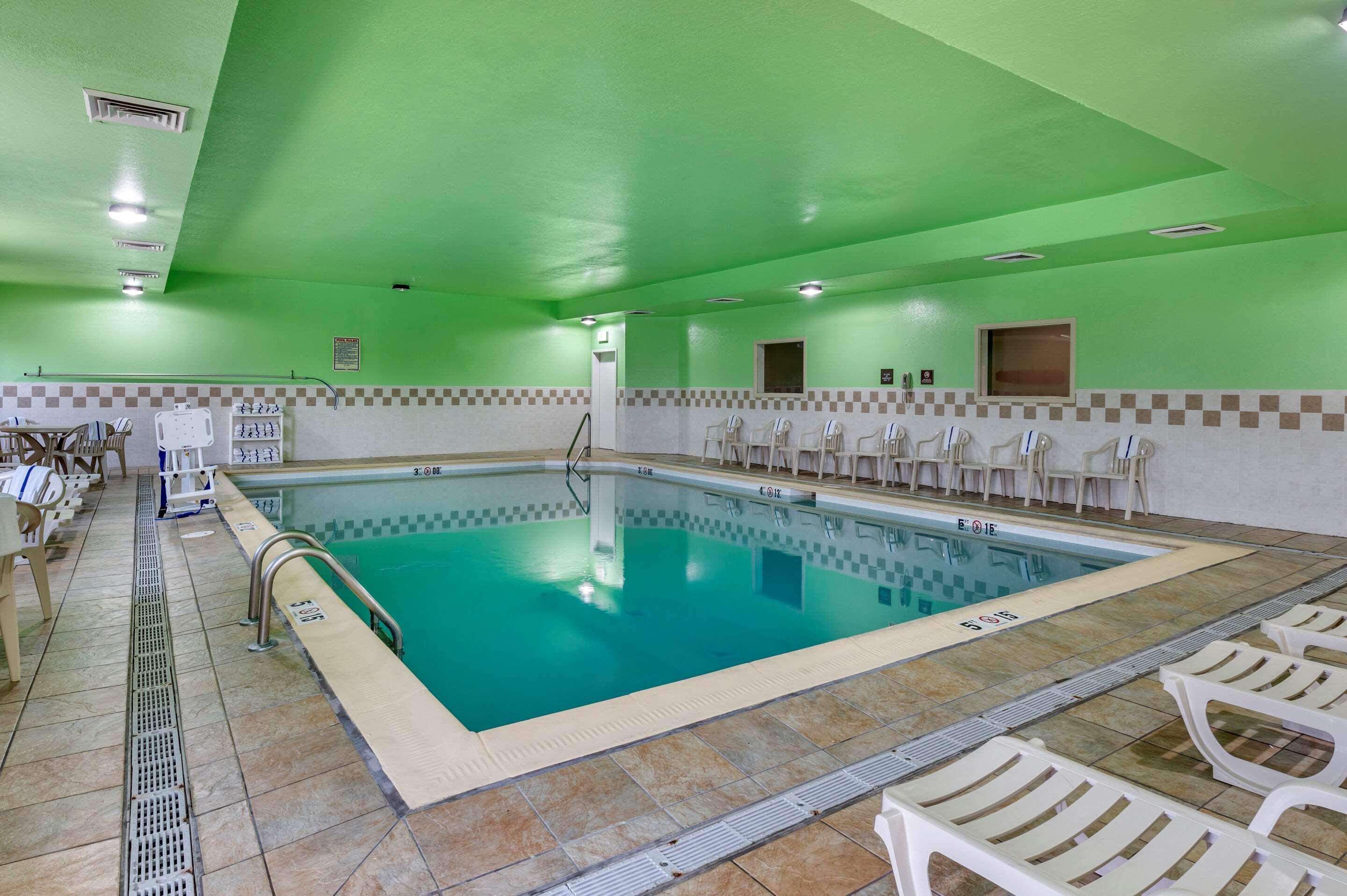 Comfort Inn & Suites Лоренсберг Экстерьер фото