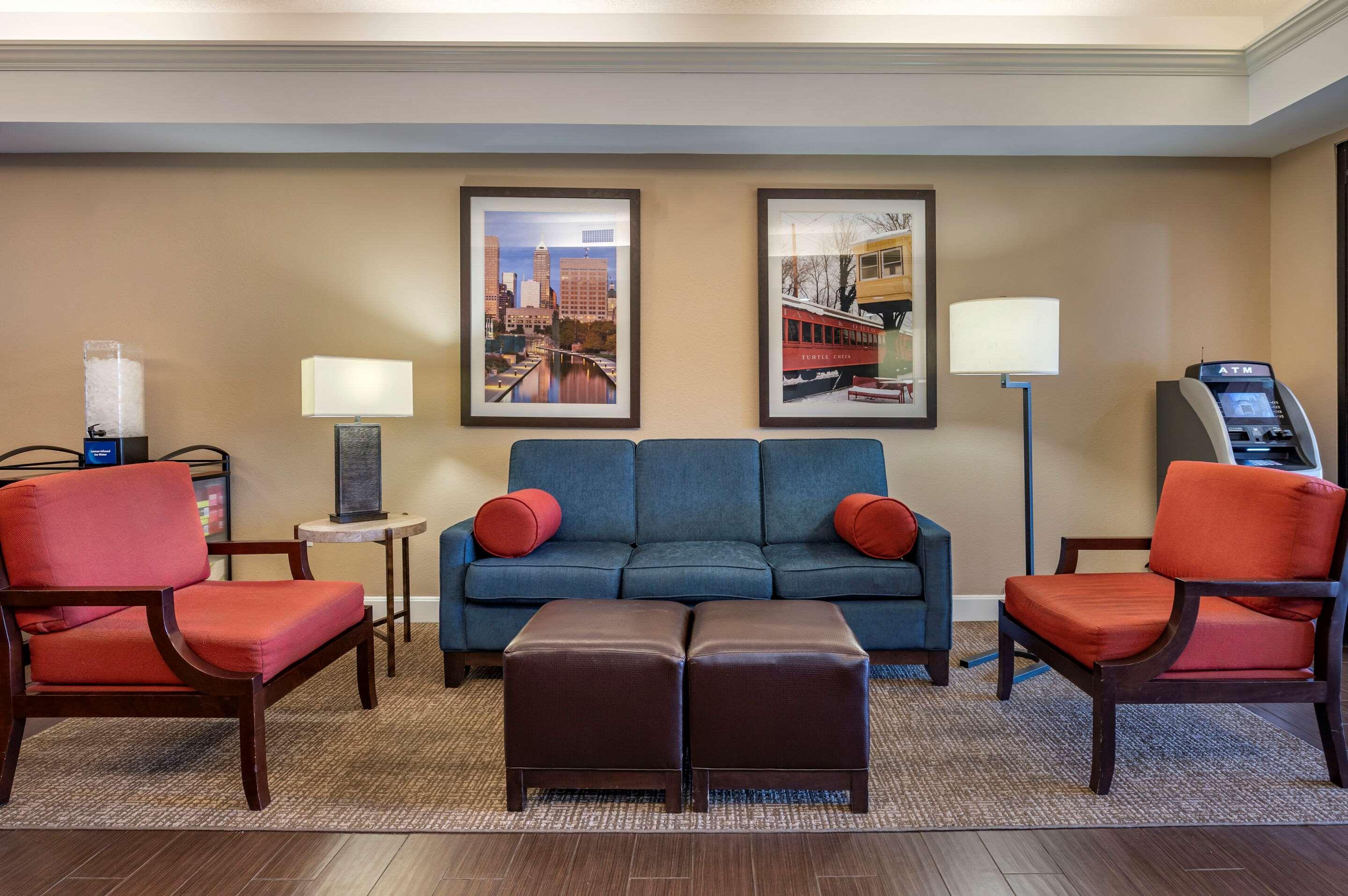 Comfort Inn & Suites Лоренсберг Экстерьер фото